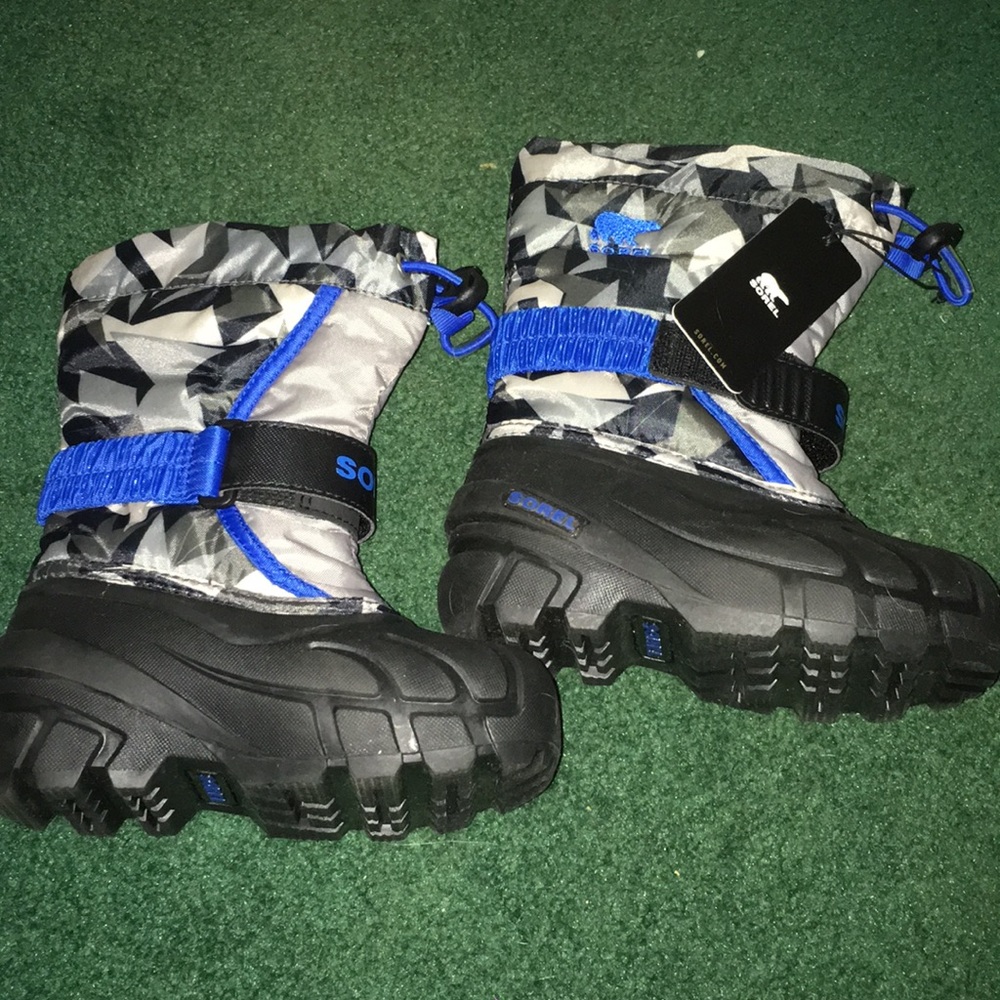 Snow boots